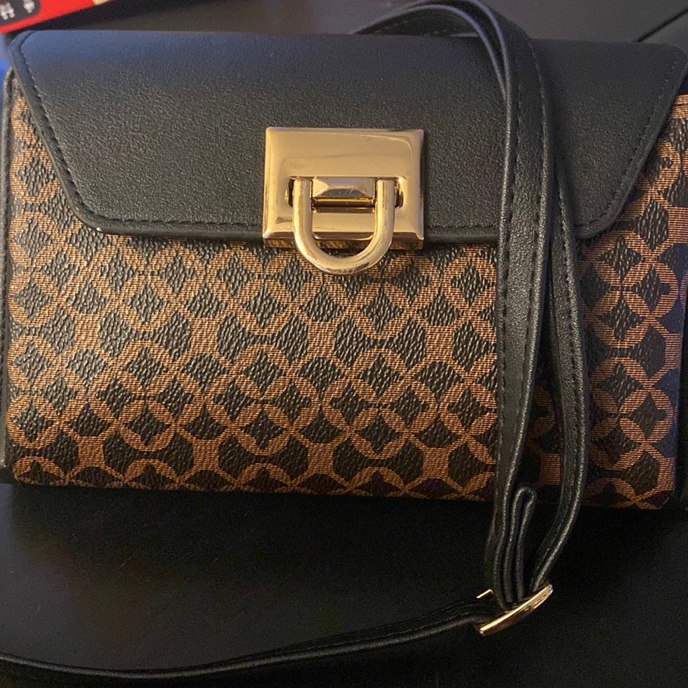 Bolsa negra y café